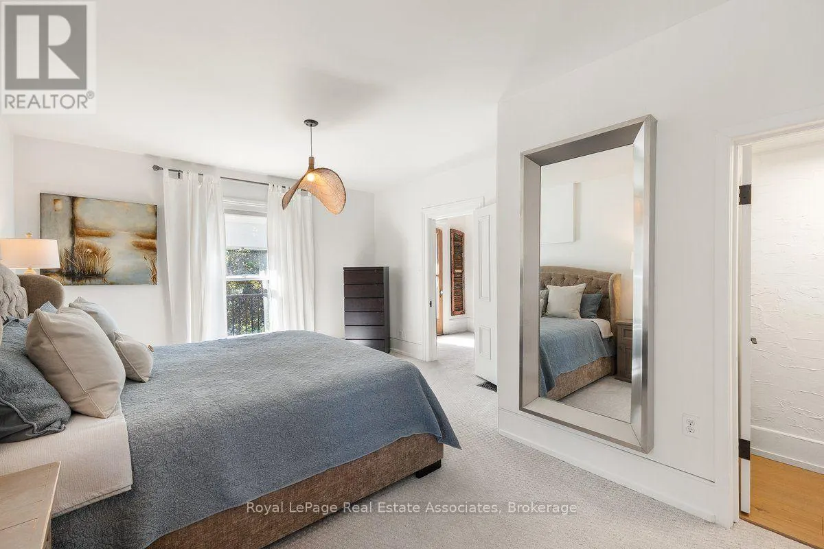 52 CAMERON STREET E