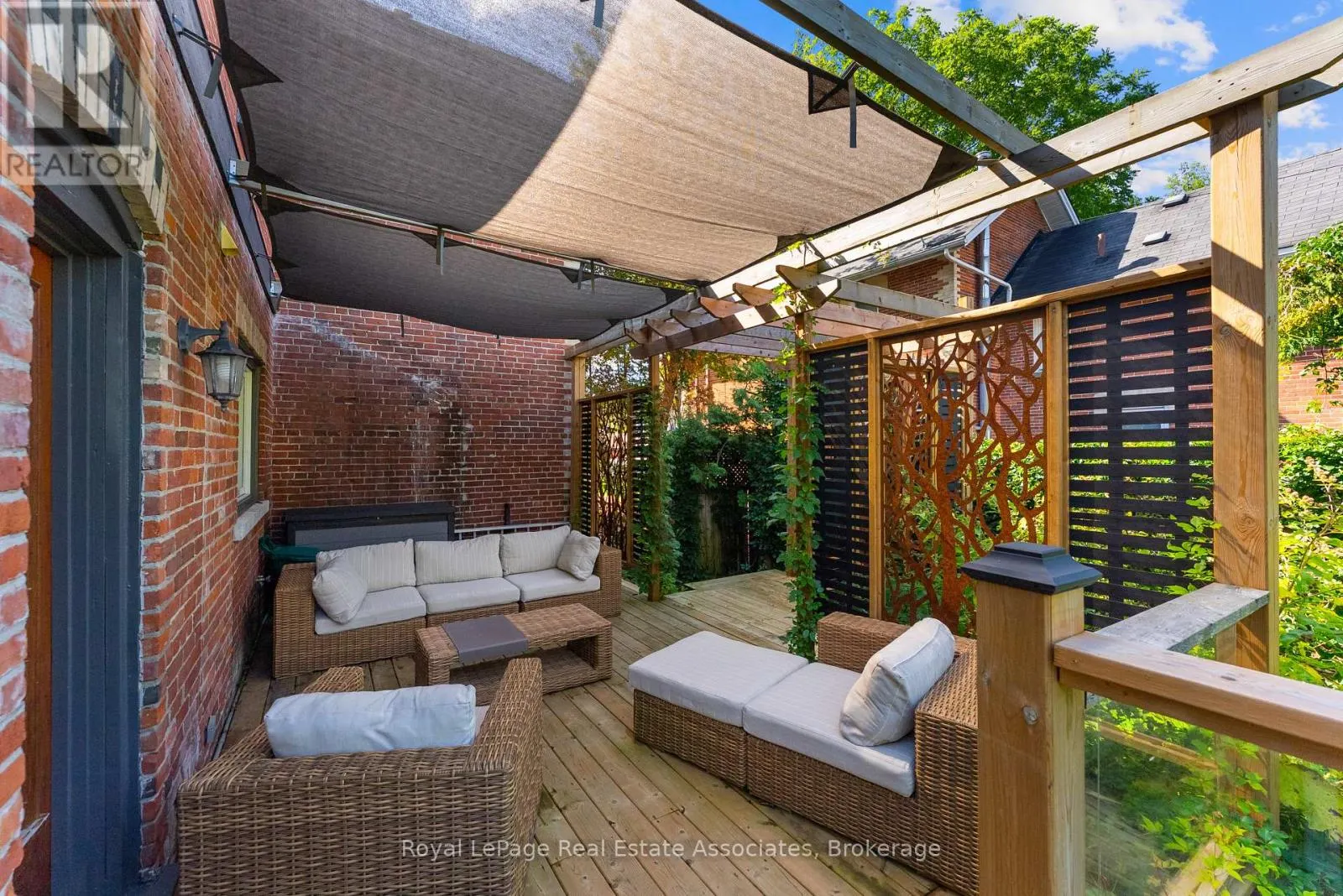 52 CAMERON STREET E