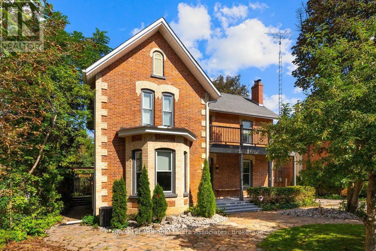 52 CAMERON STREET E