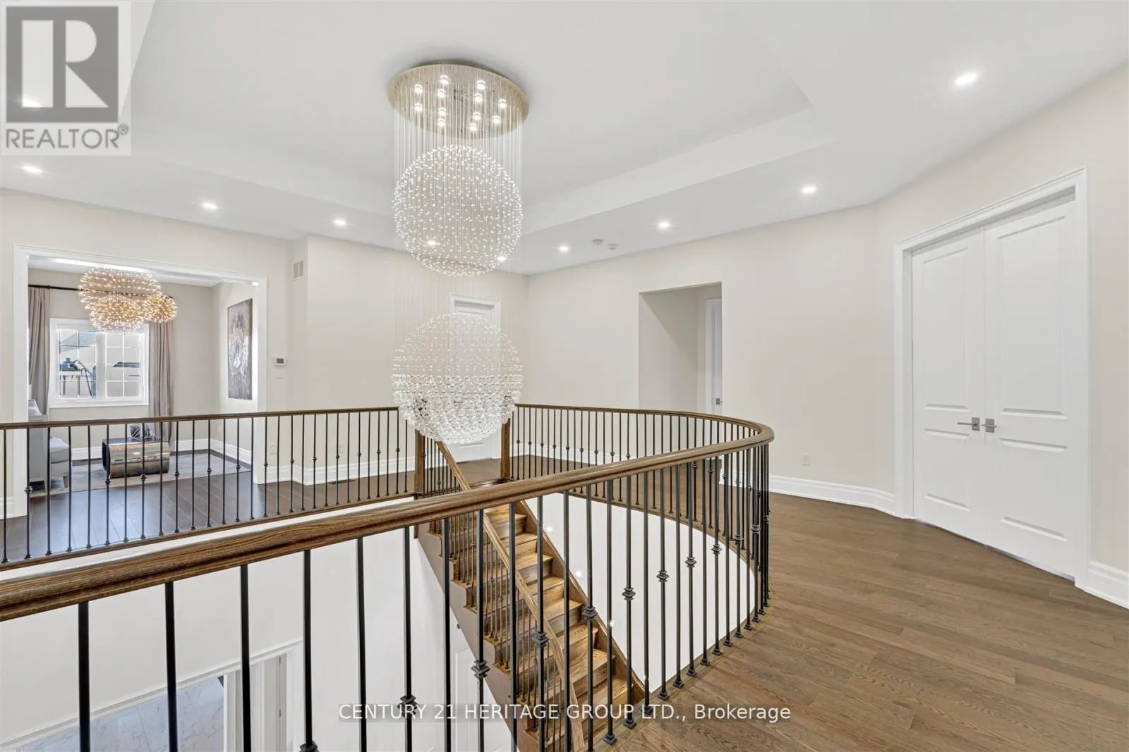 43 SIR HENRY COURT