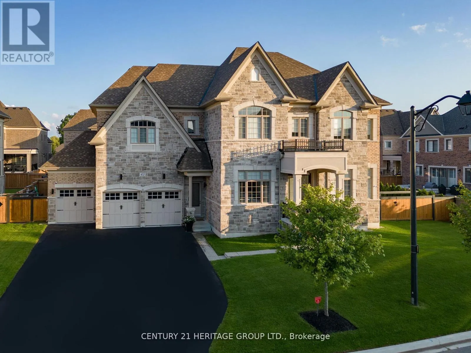 43 SIR HENRY COURT