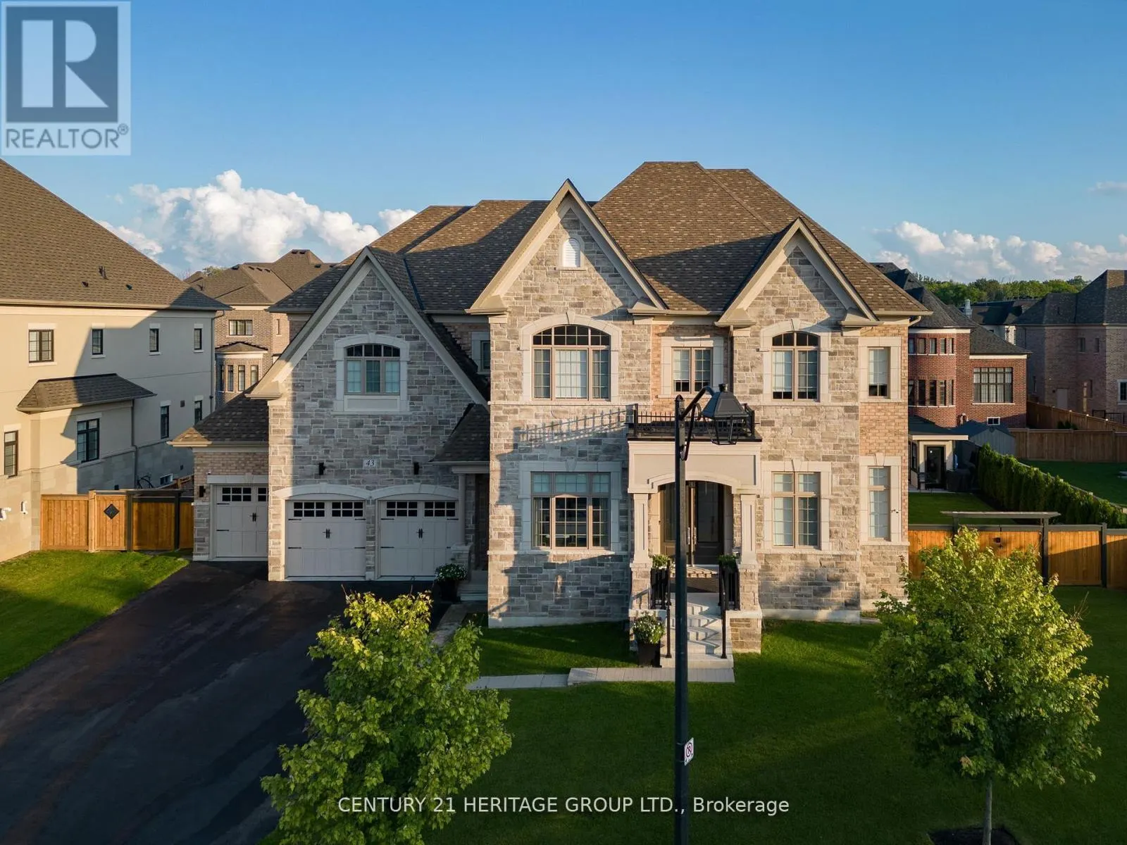 43 SIR HENRY COURT