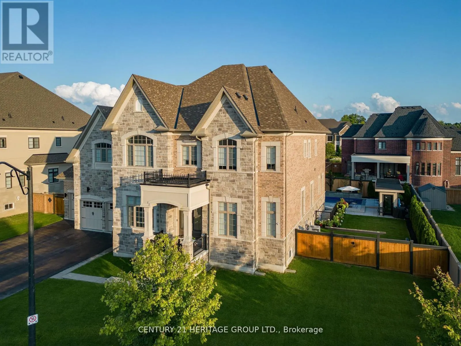 43 SIR HENRY COURT