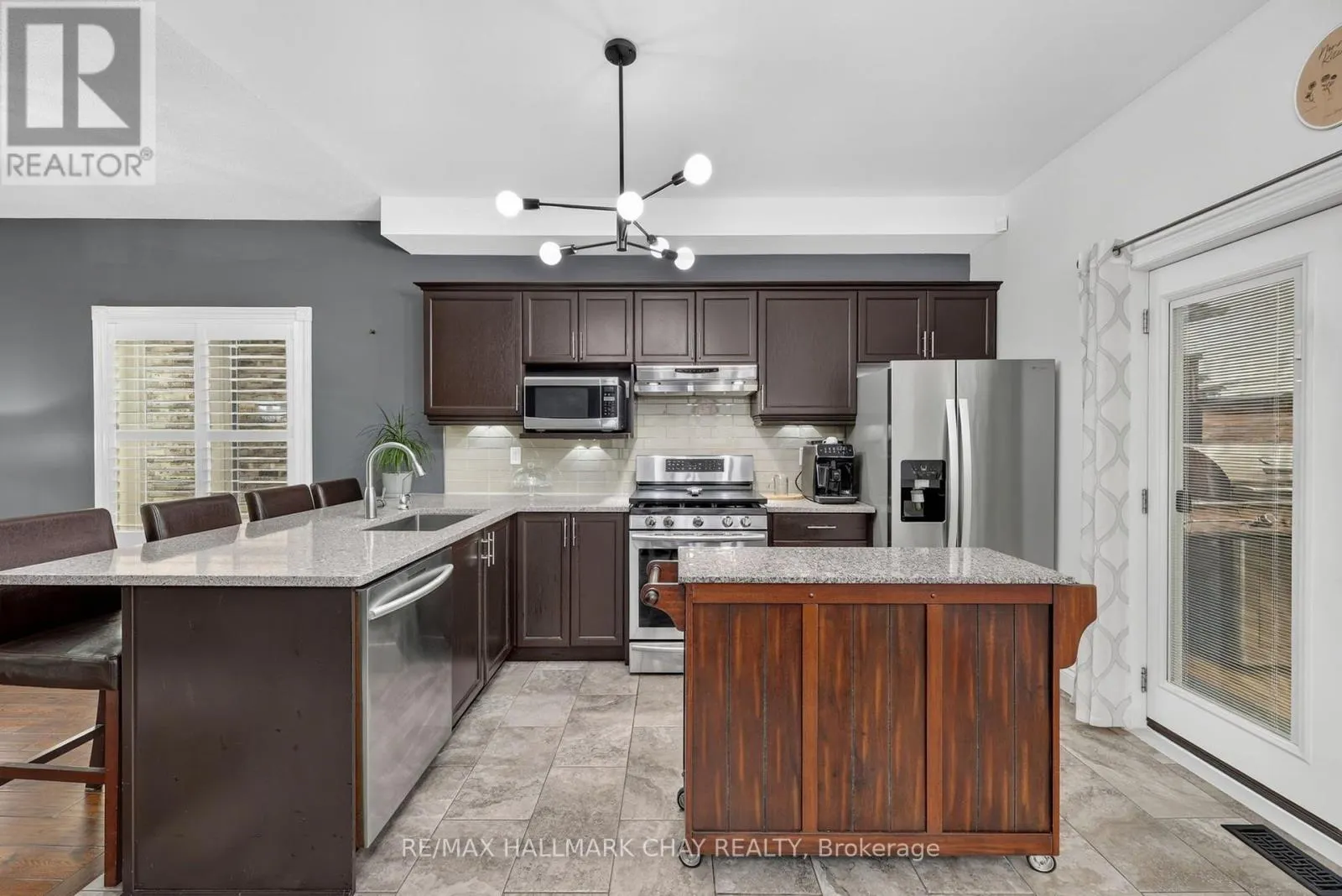 1925 EMERALD COURT