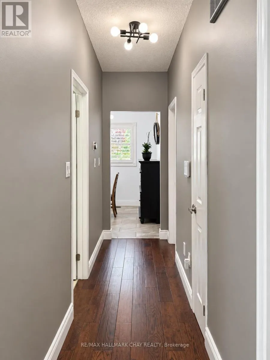 1925 EMERALD COURT
