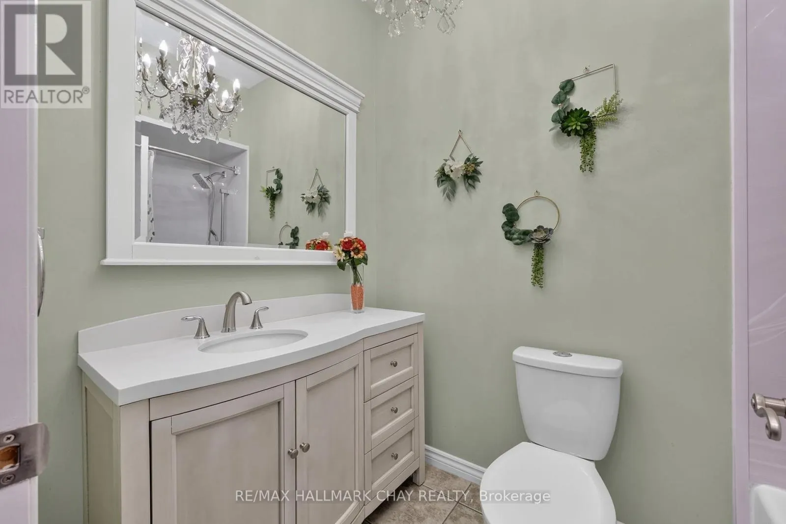 1925 EMERALD COURT