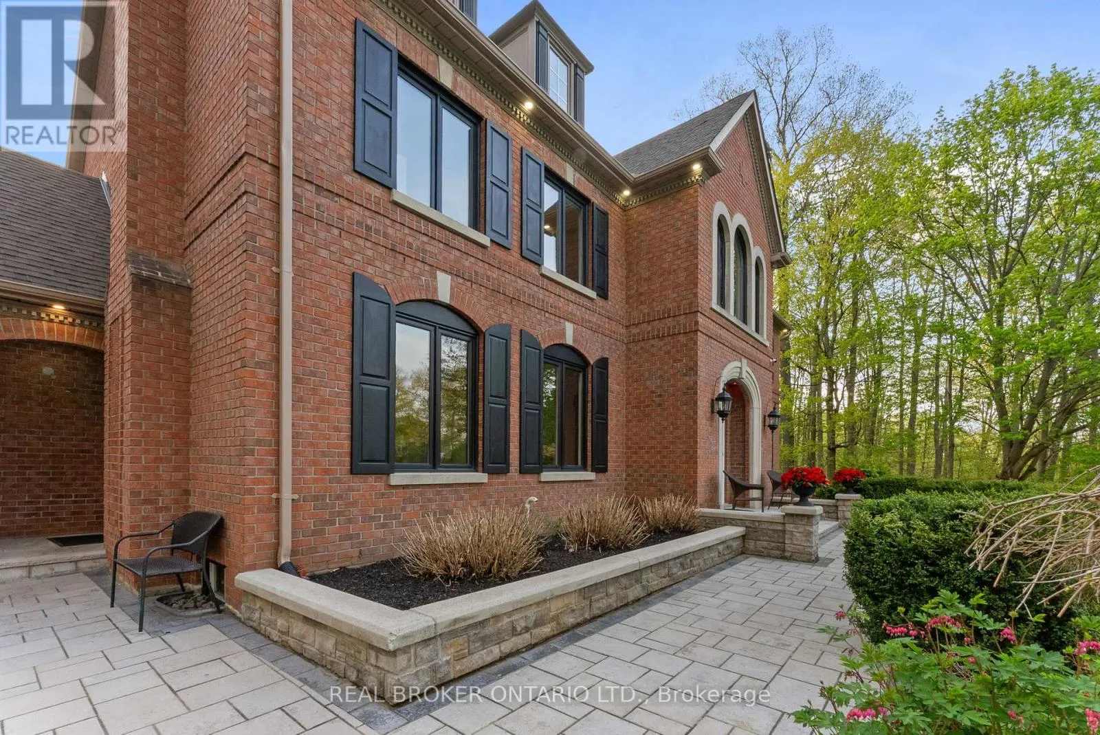 10 OAKVIEW PLACE