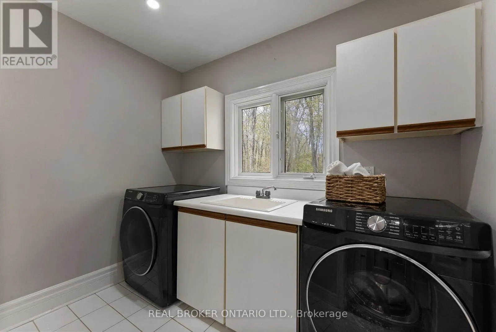 10 OAKVIEW PLACE