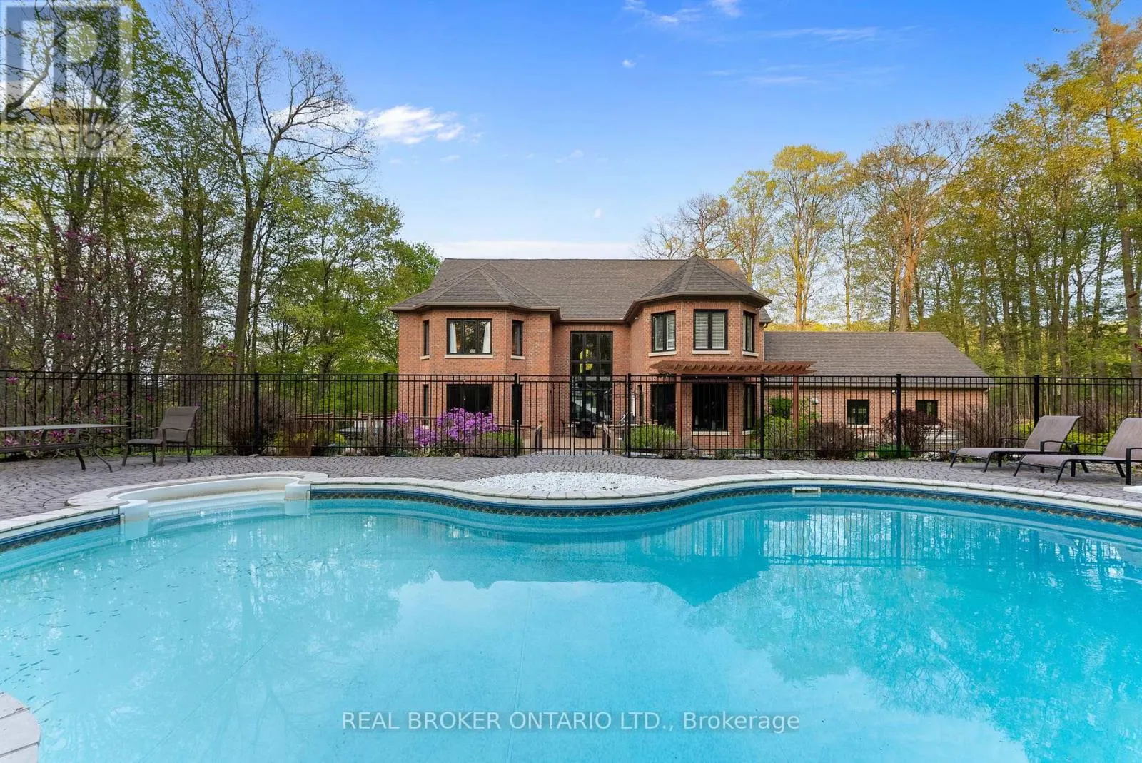 10 OAKVIEW PLACE