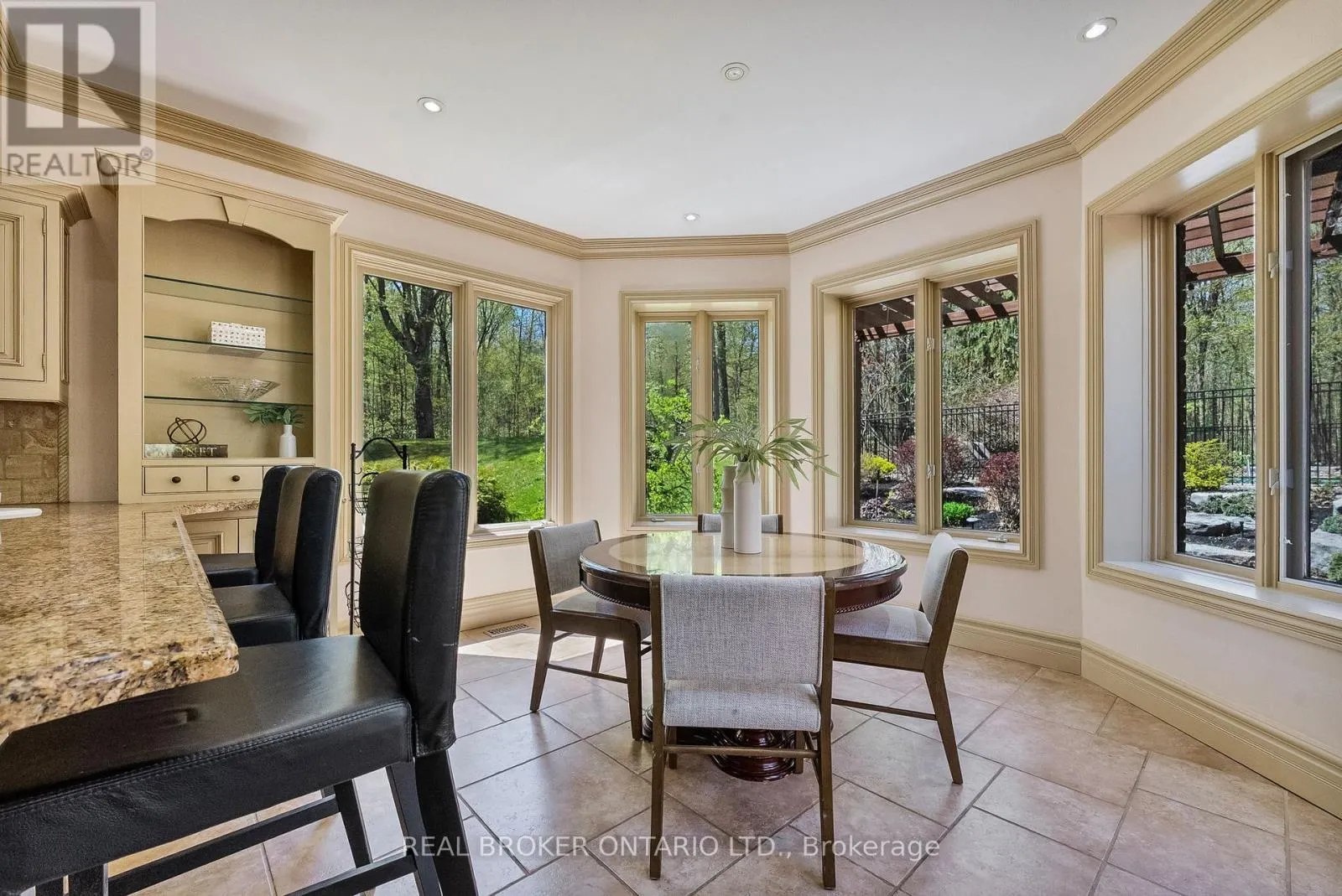 10 OAKVIEW PLACE