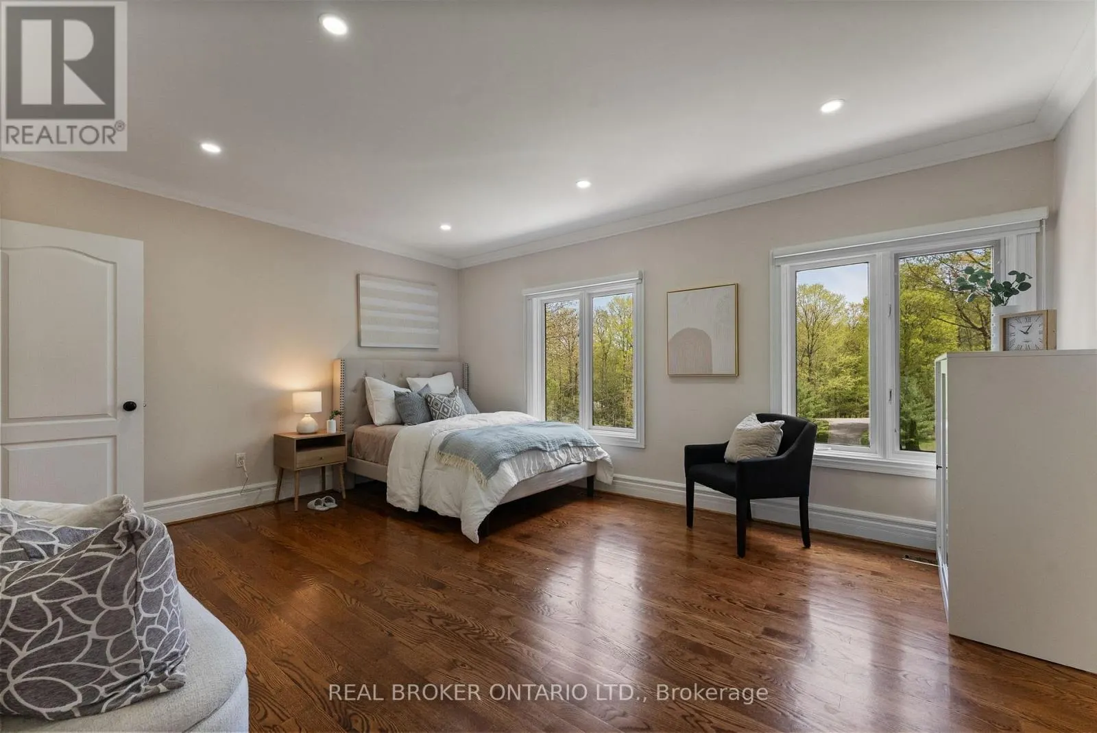 10 OAKVIEW PLACE