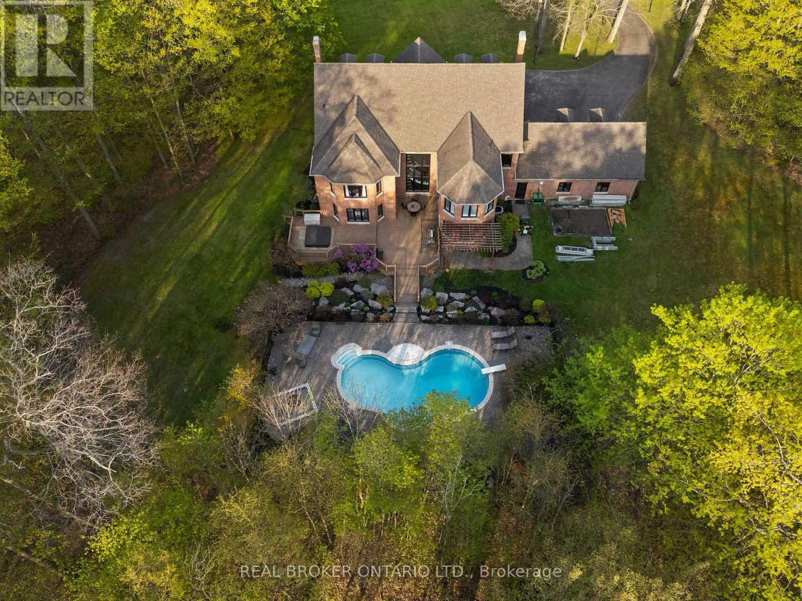 10 OAKVIEW PLACE