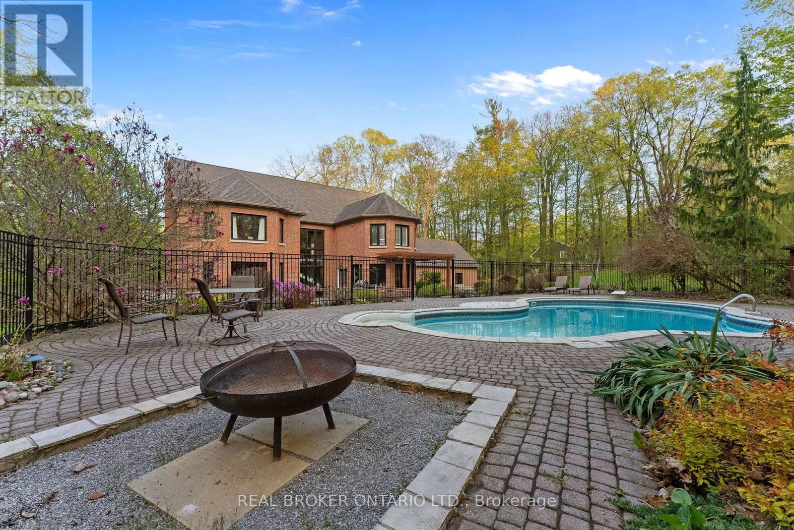 10 OAKVIEW PLACE