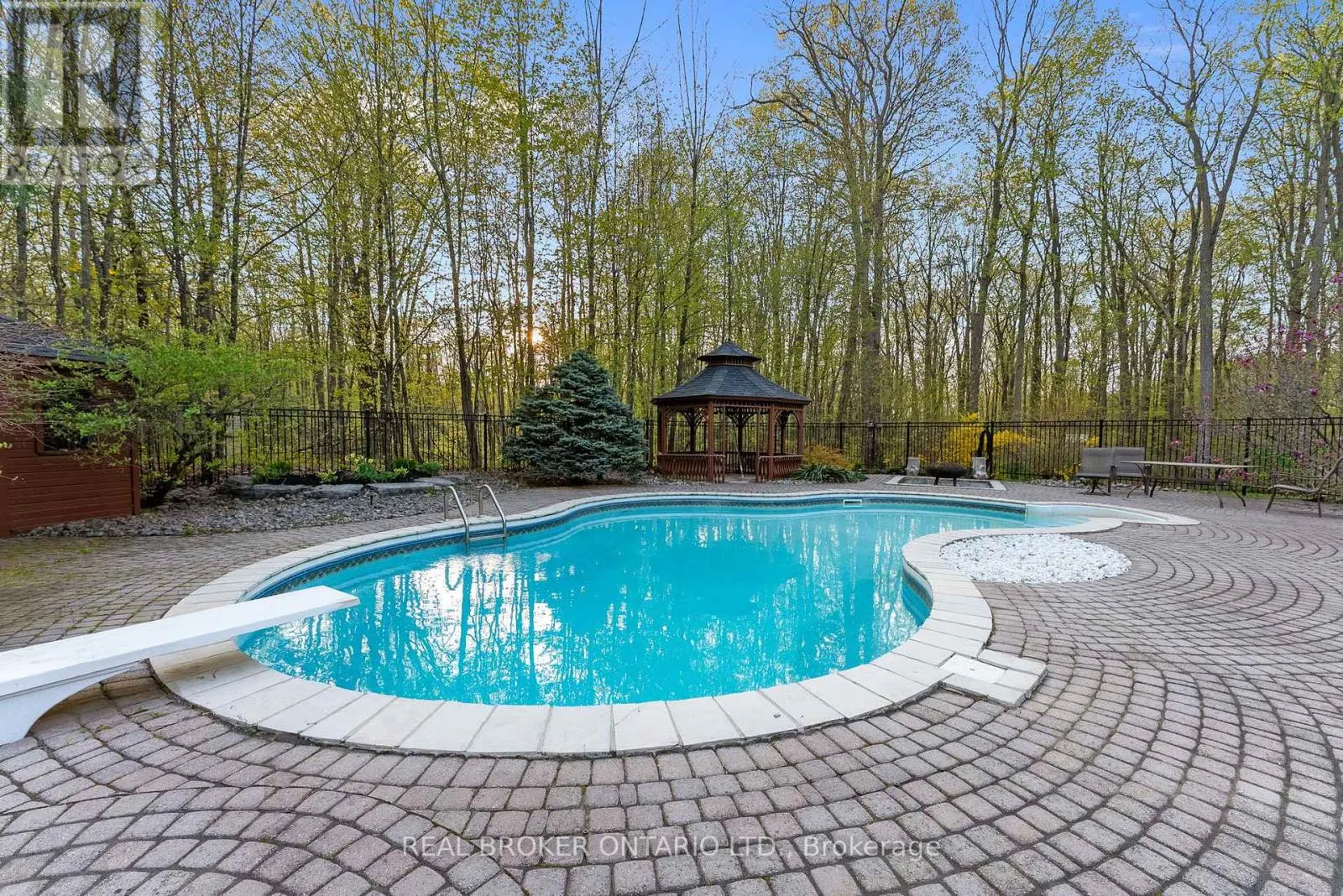 10 OAKVIEW PLACE