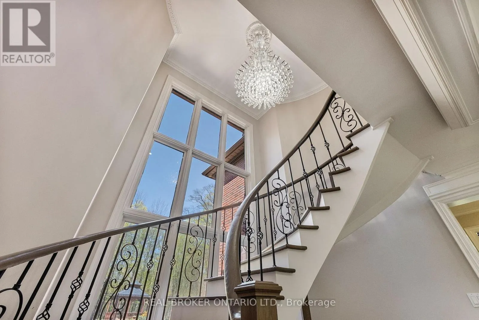 10 OAKVIEW PLACE