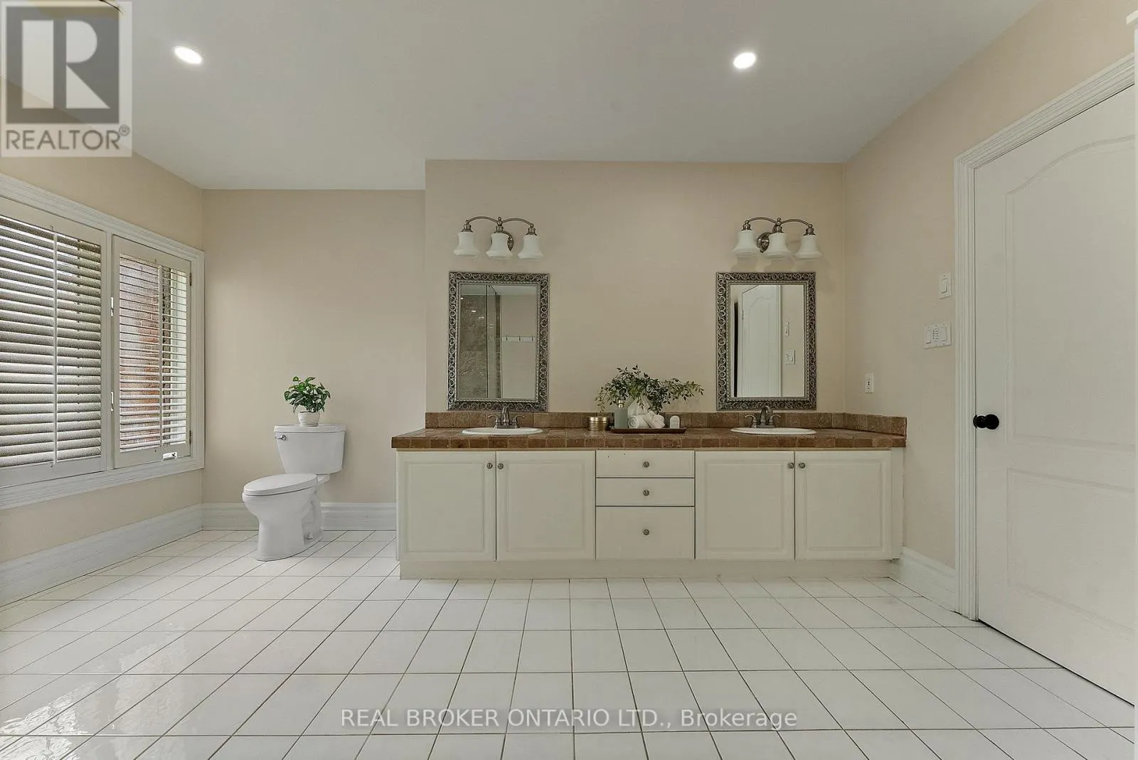 10 OAKVIEW PLACE