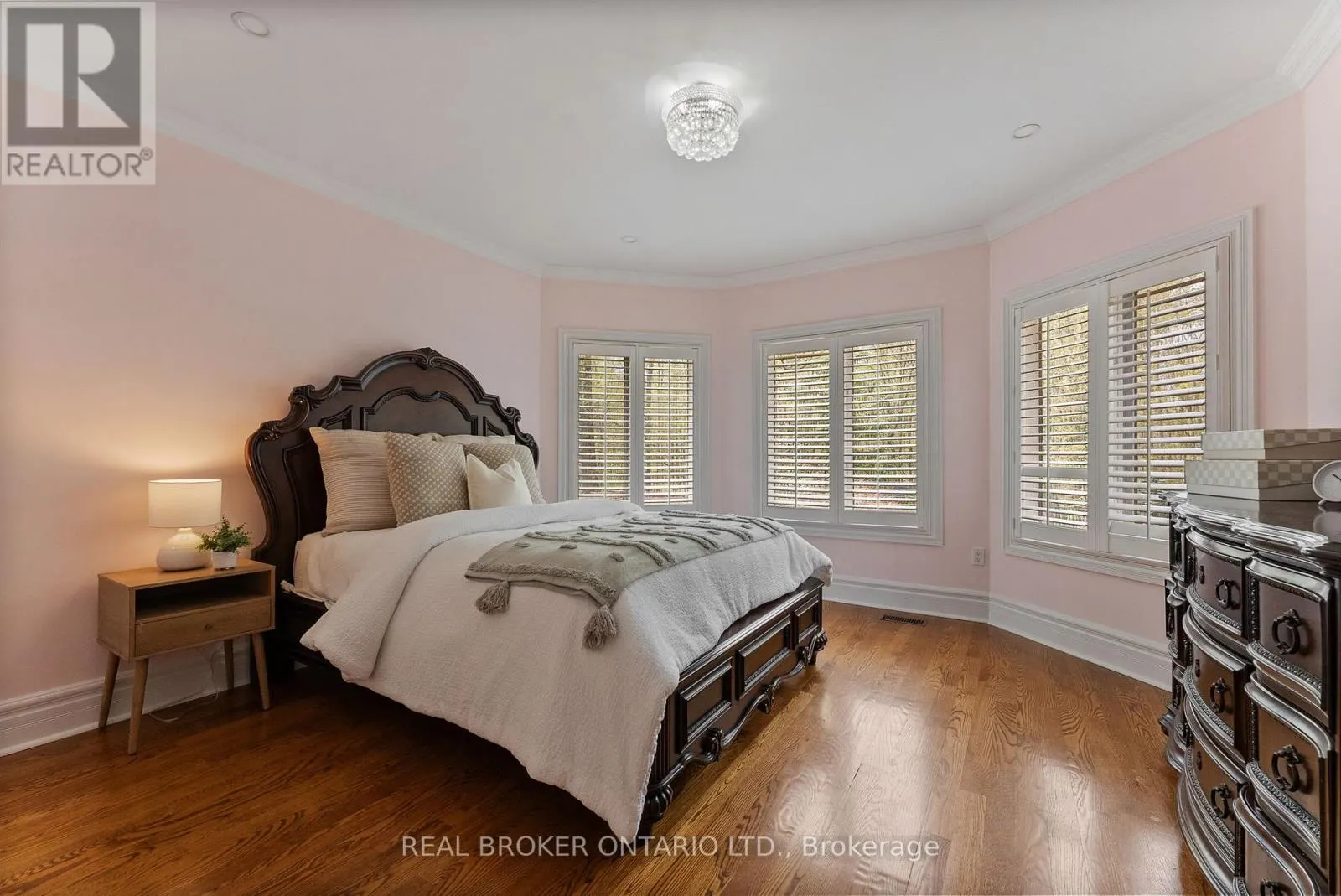 10 OAKVIEW PLACE