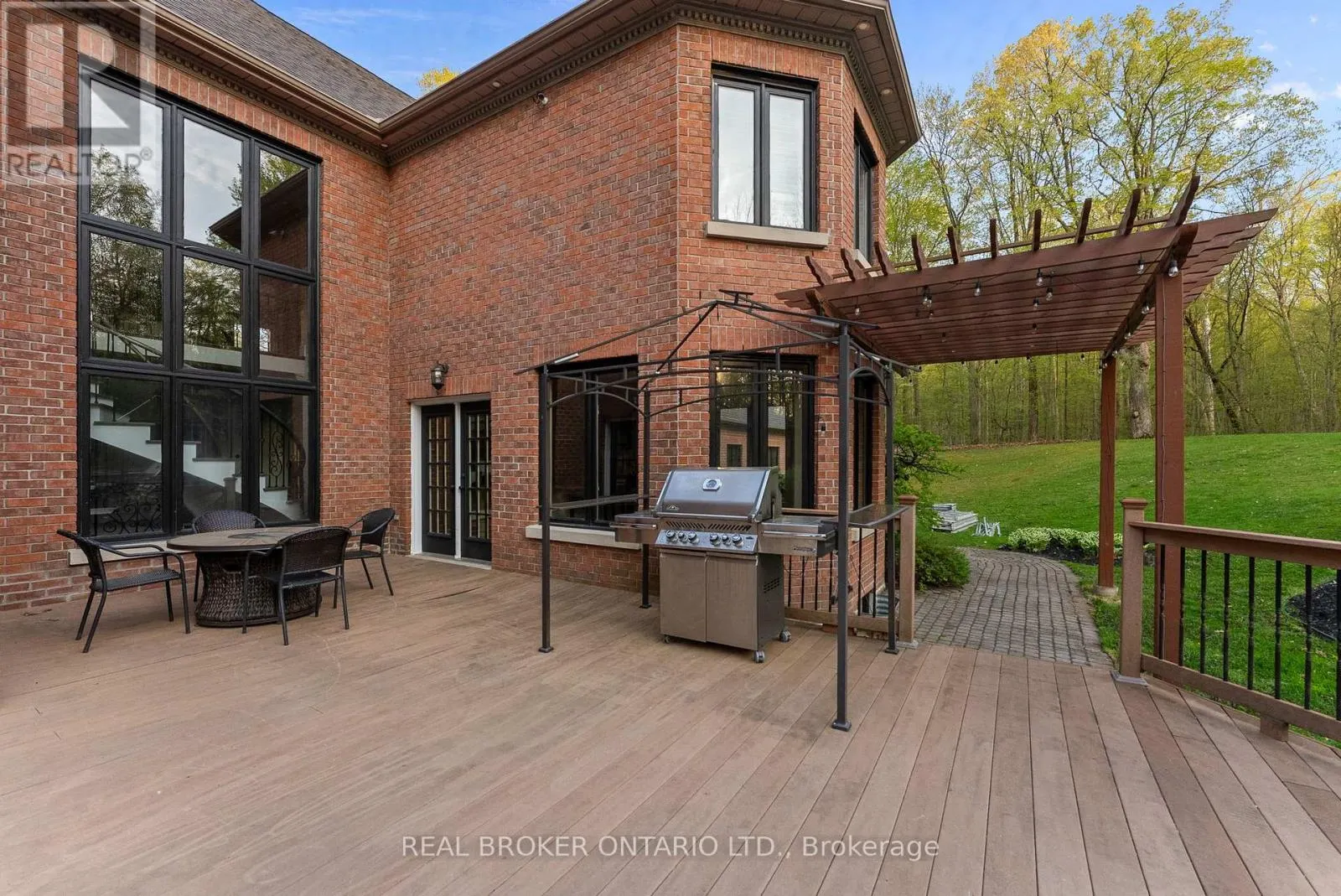 10 OAKVIEW PLACE