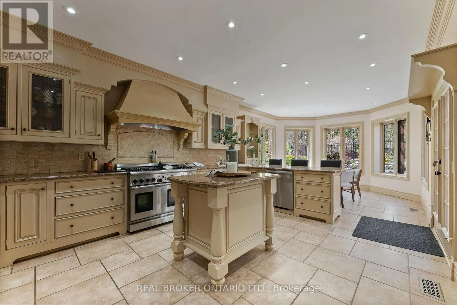 10 OAKVIEW PLACE