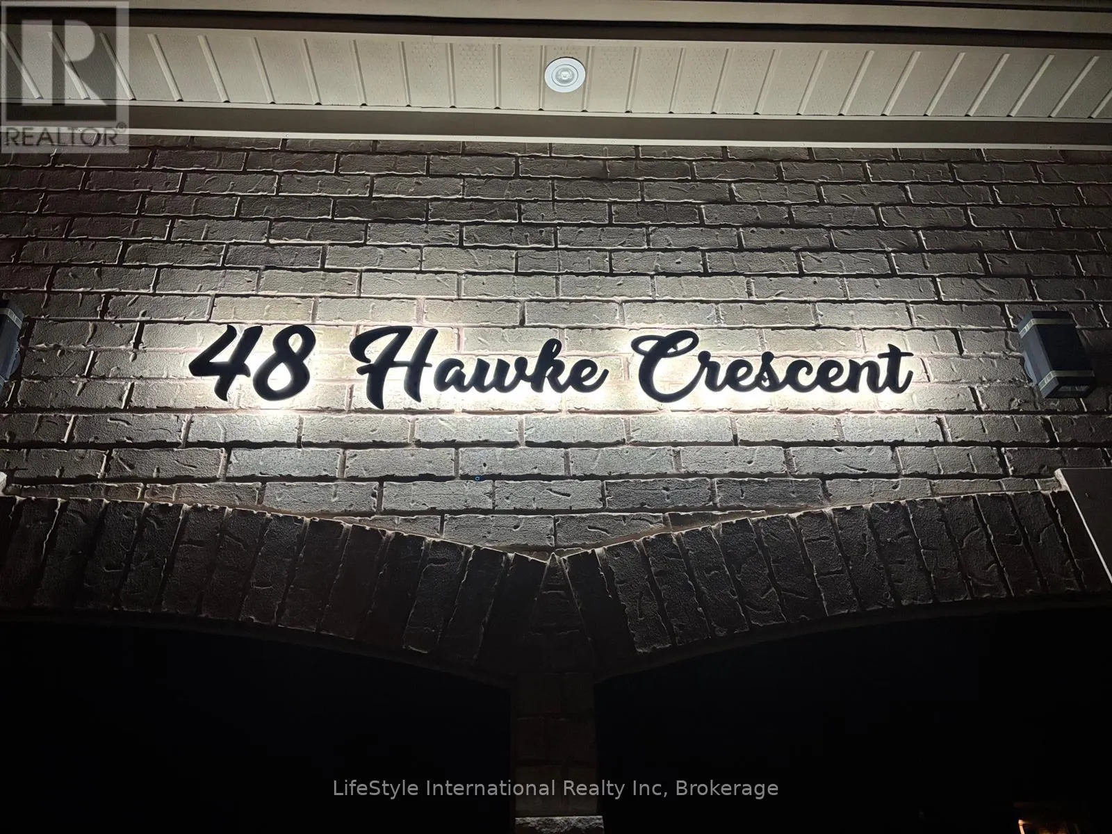 48 HAWKE CRESCENT