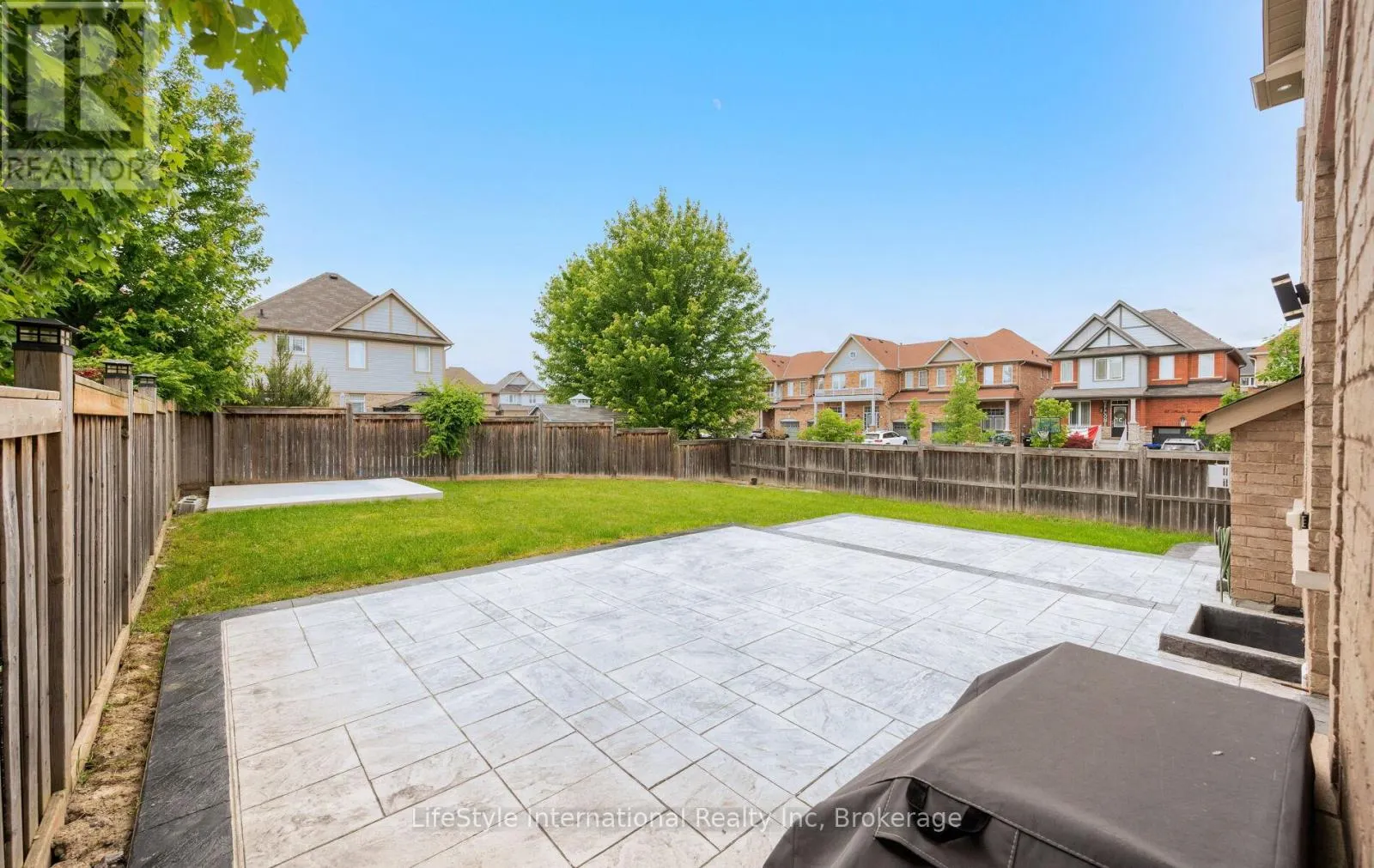 48 HAWKE CRESCENT