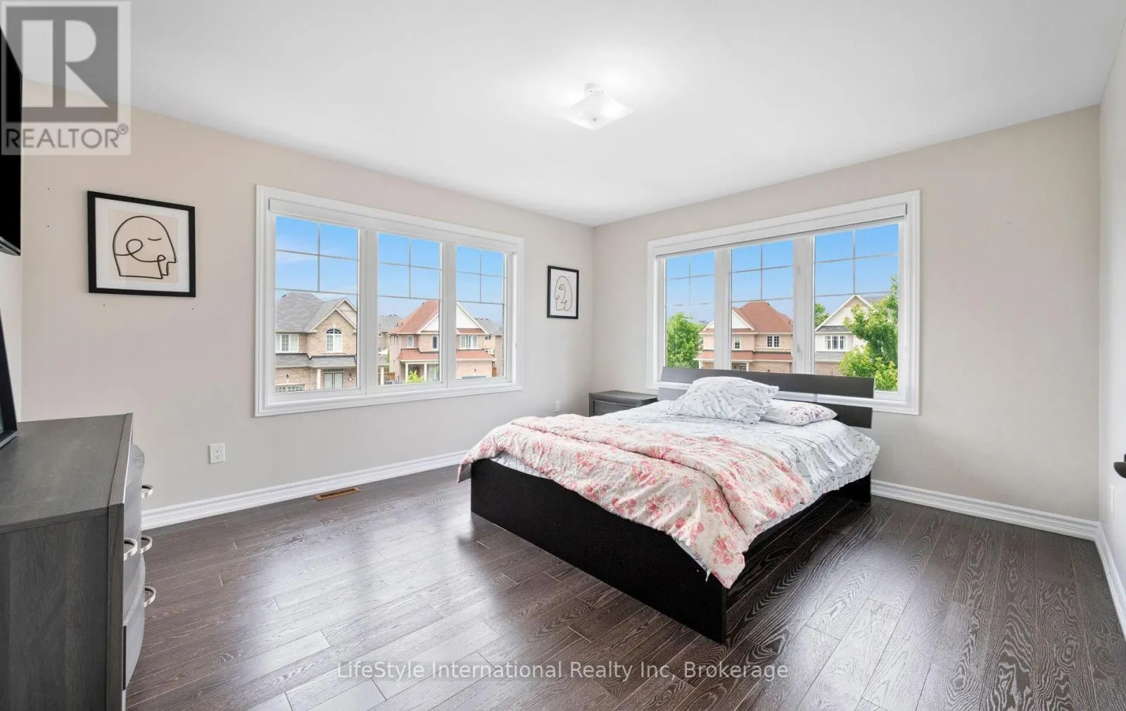 48 HAWKE CRESCENT