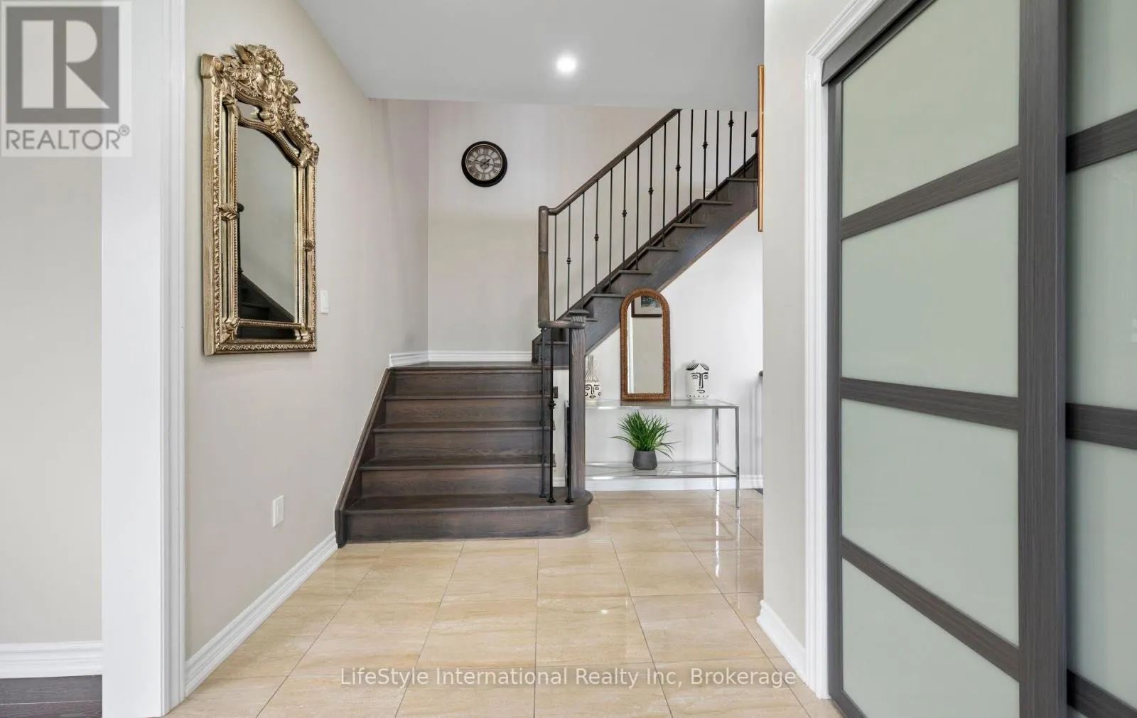 48 HAWKE CRESCENT