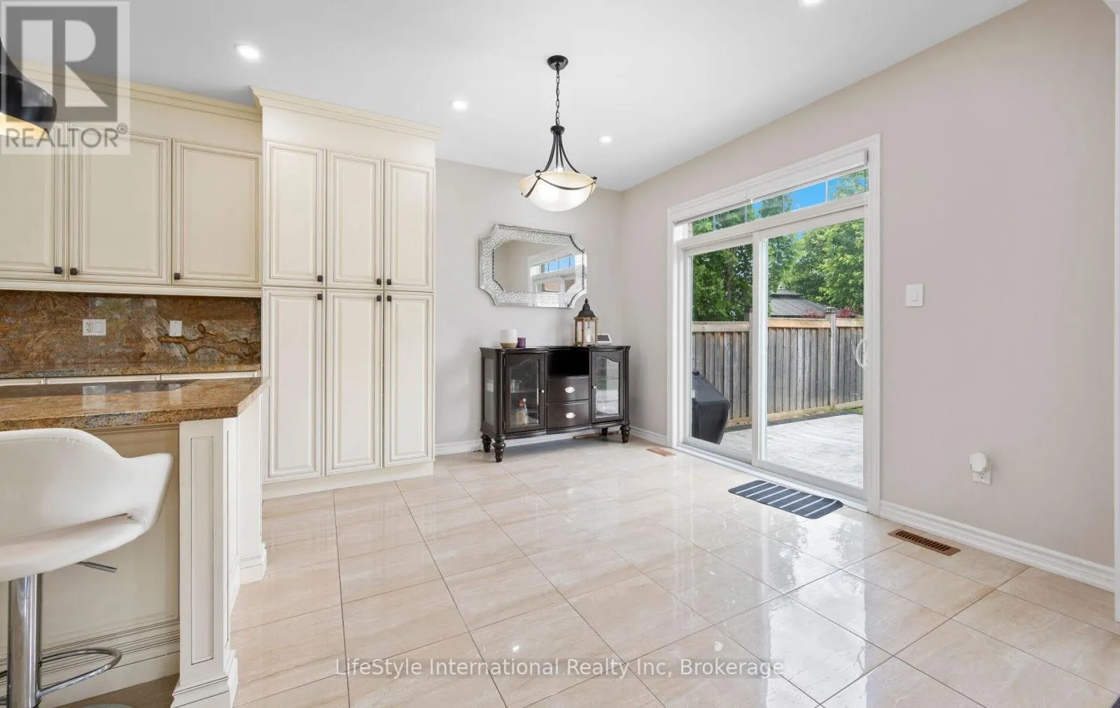 48 HAWKE CRESCENT