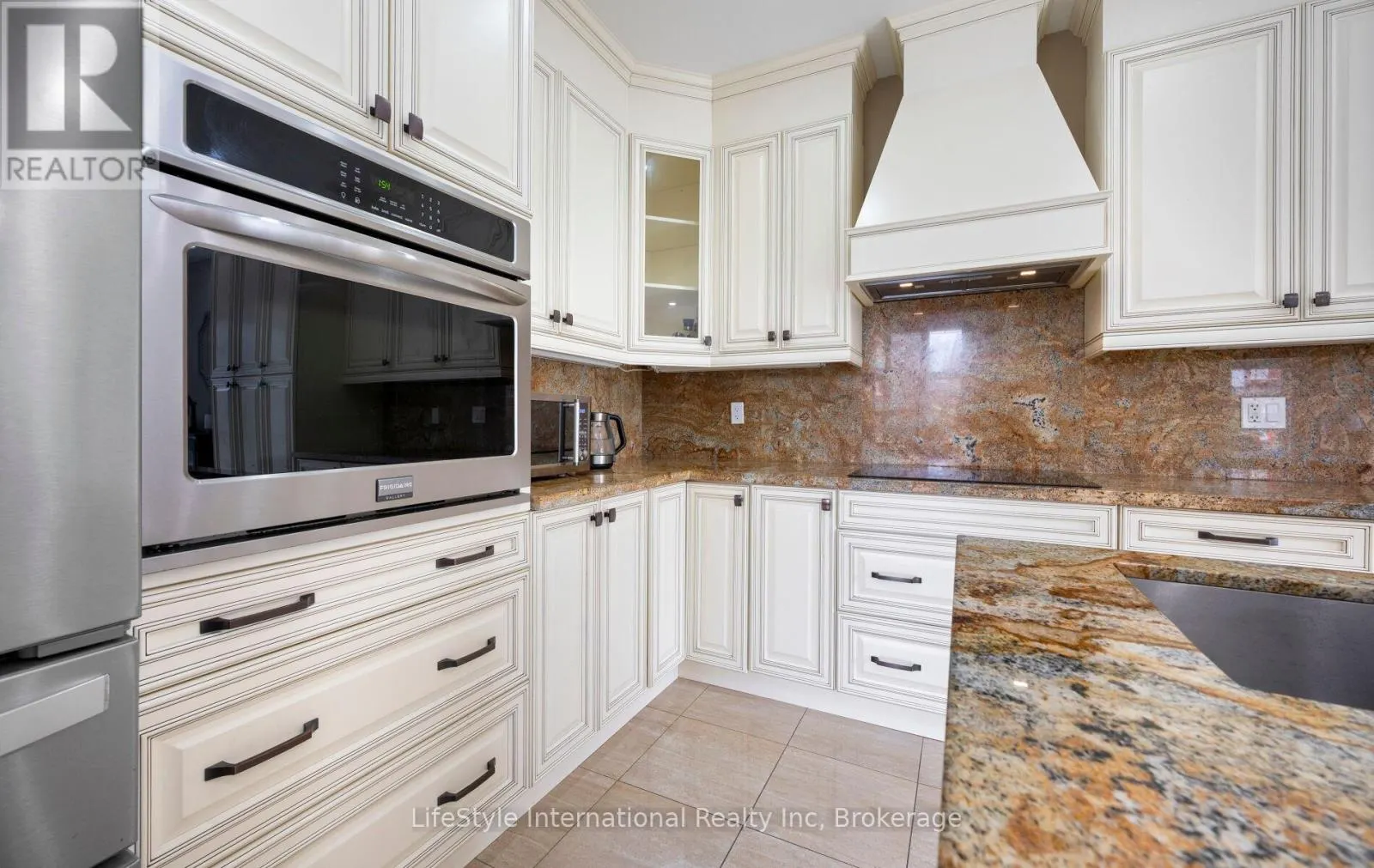 48 HAWKE CRESCENT