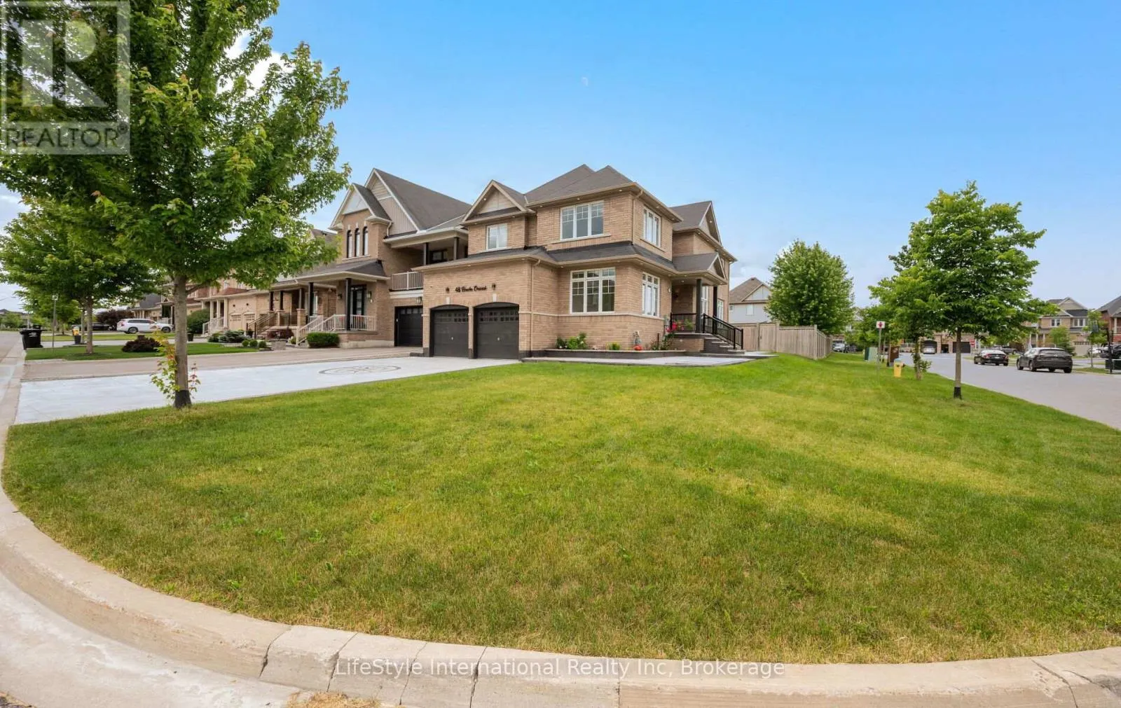 48 HAWKE CRESCENT