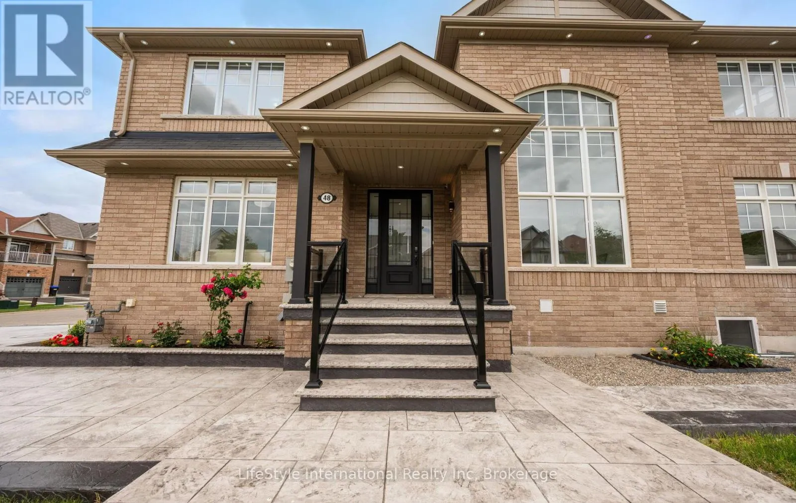 48 HAWKE CRESCENT