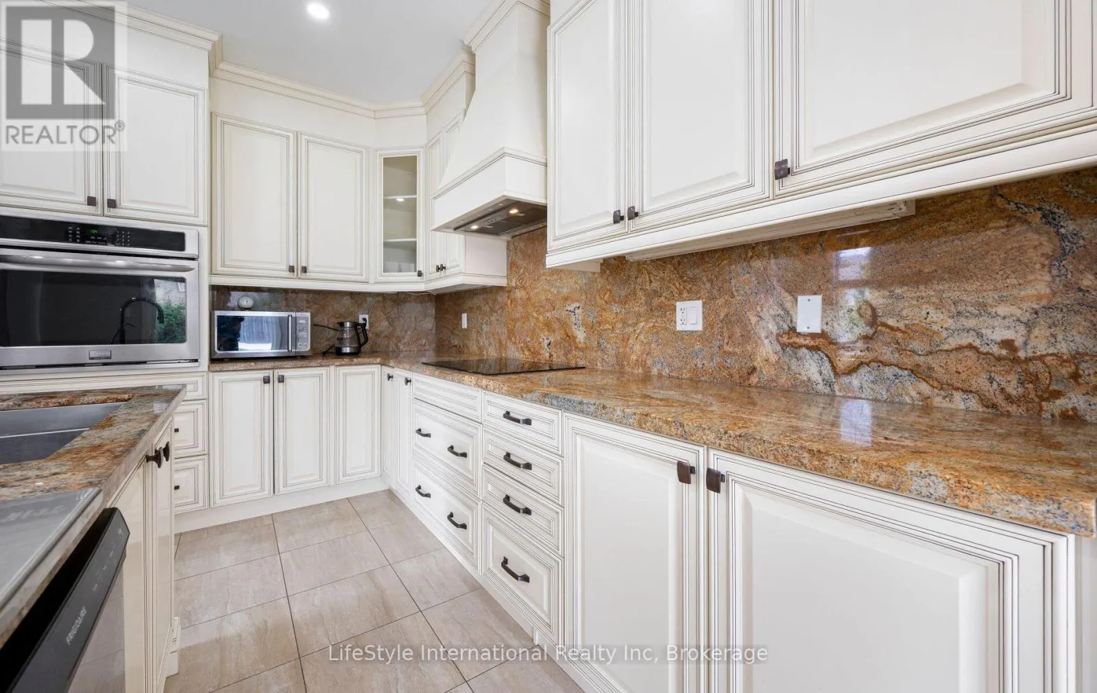 48 HAWKE CRESCENT