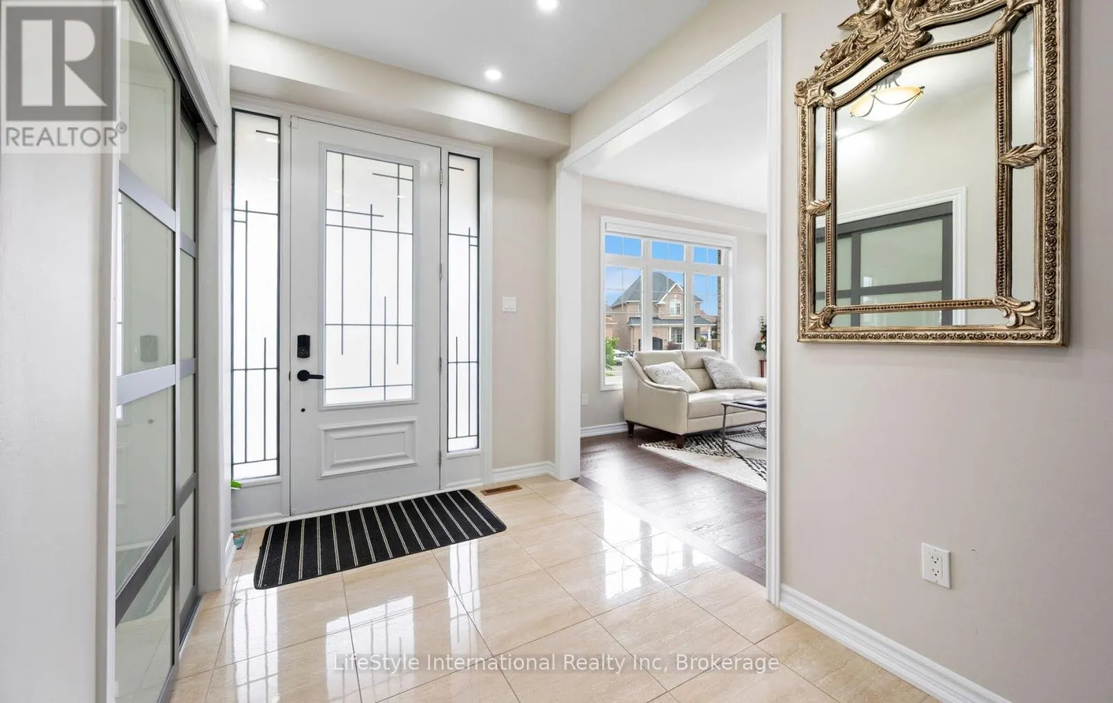 48 HAWKE CRESCENT