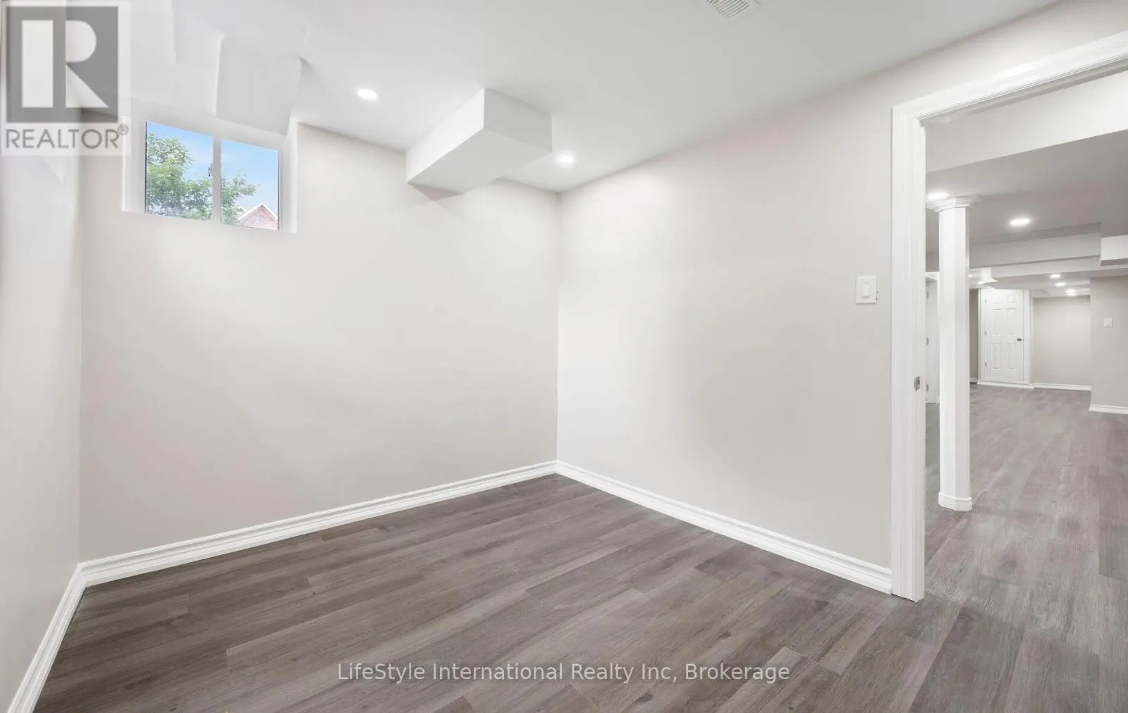 48 HAWKE CRESCENT