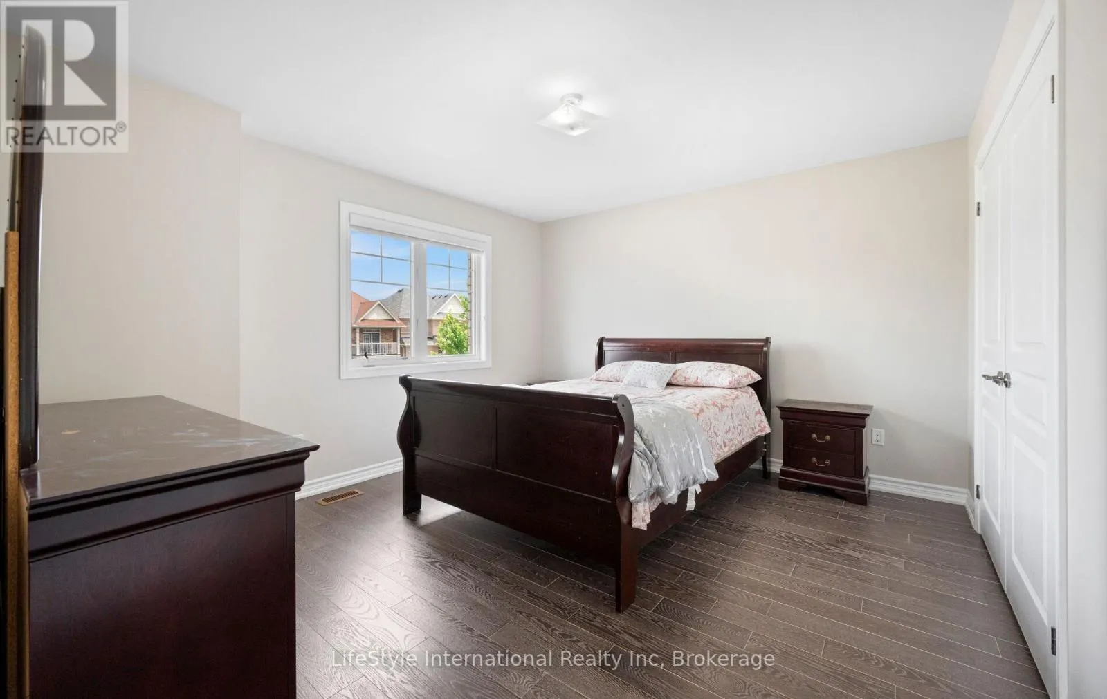 48 HAWKE CRESCENT