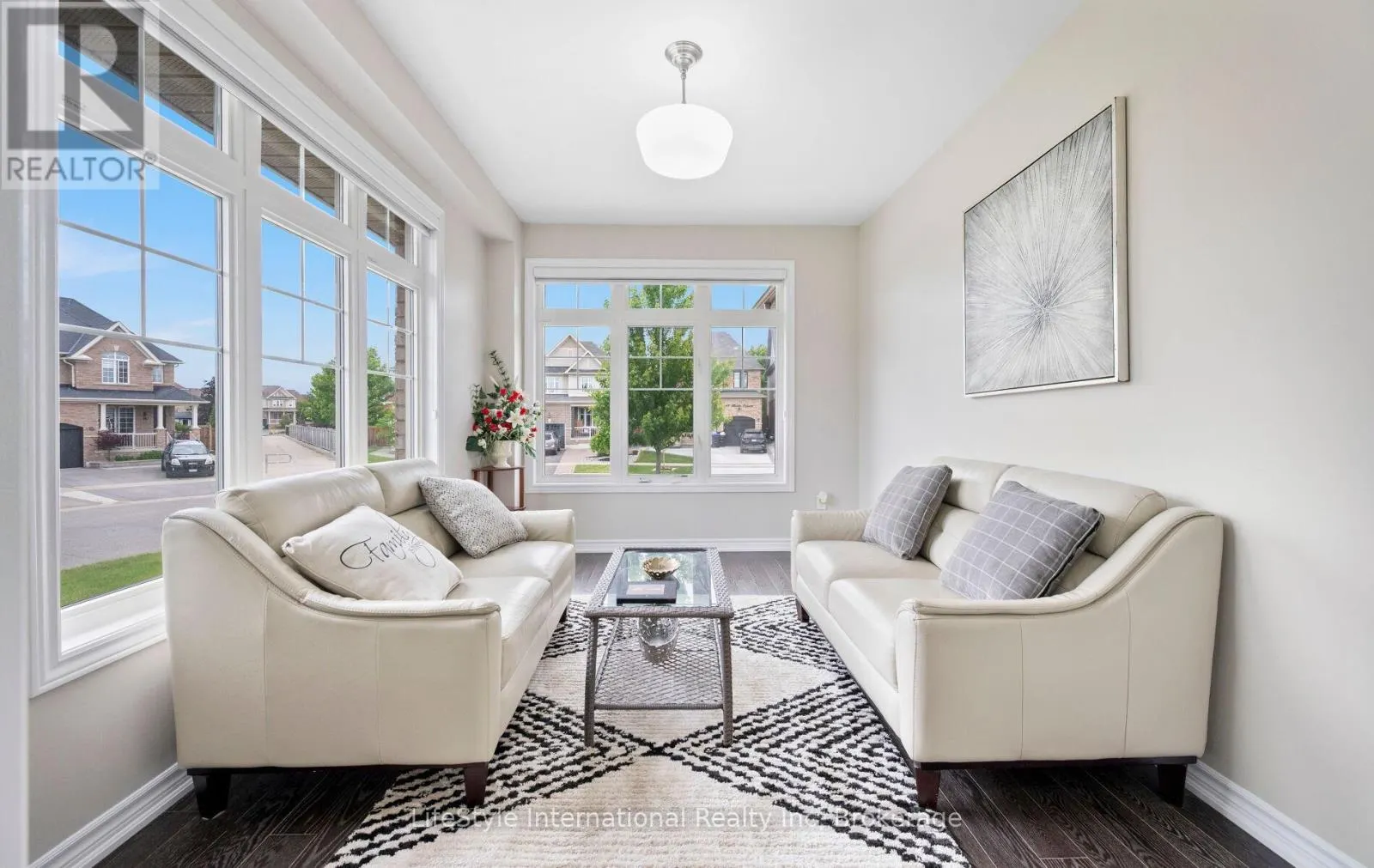 48 HAWKE CRESCENT