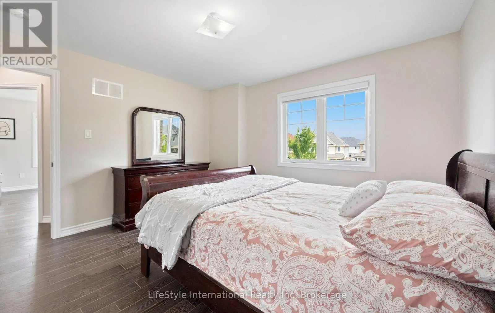 48 HAWKE CRESCENT
