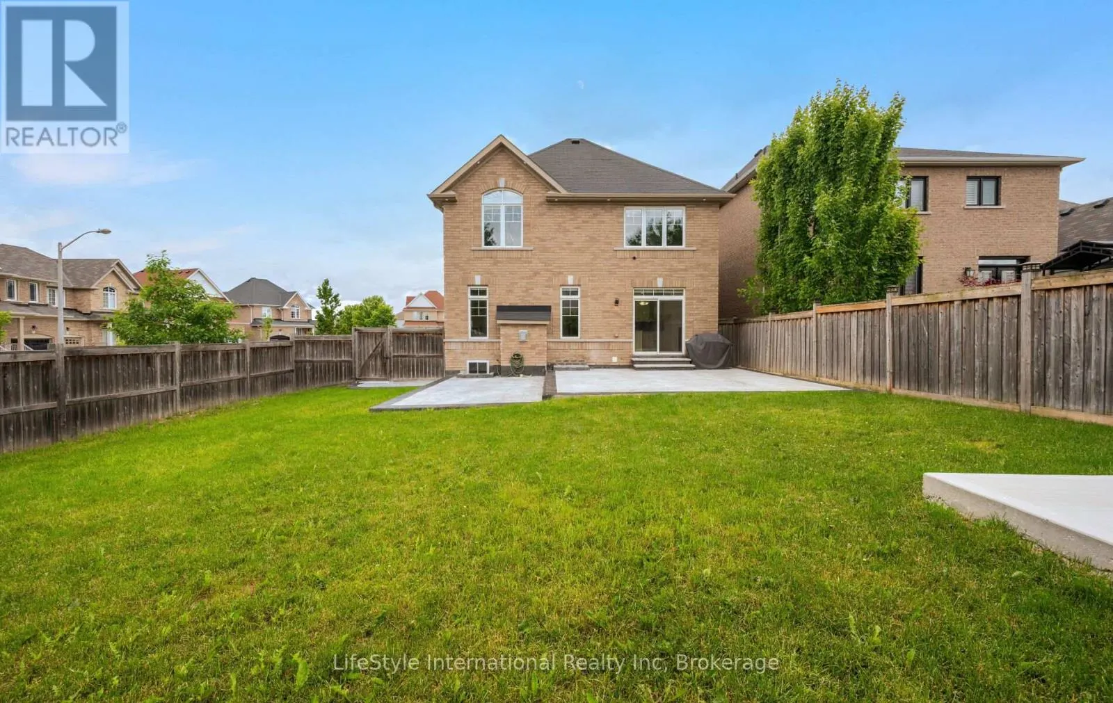 48 HAWKE CRESCENT