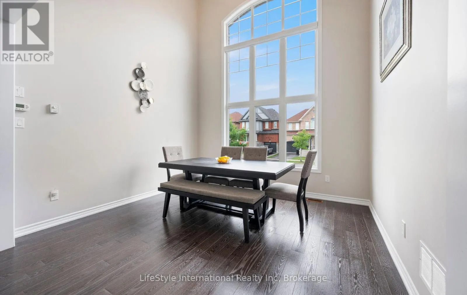 48 HAWKE CRESCENT