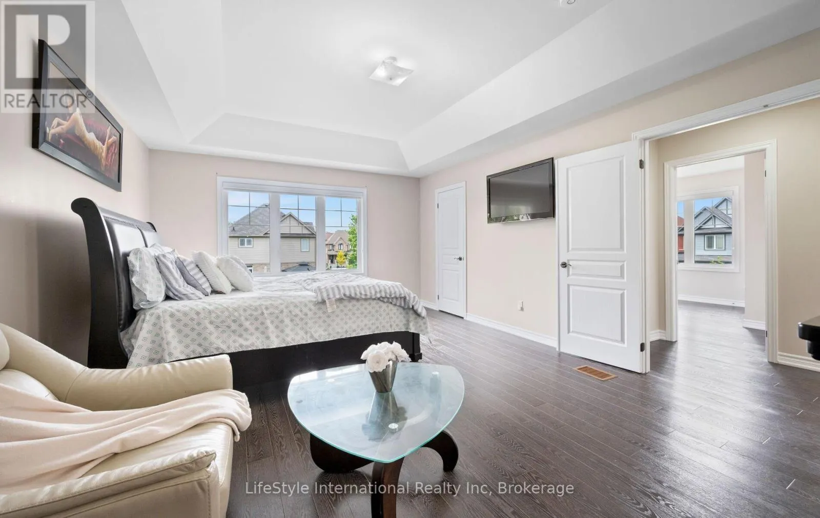 48 HAWKE CRESCENT