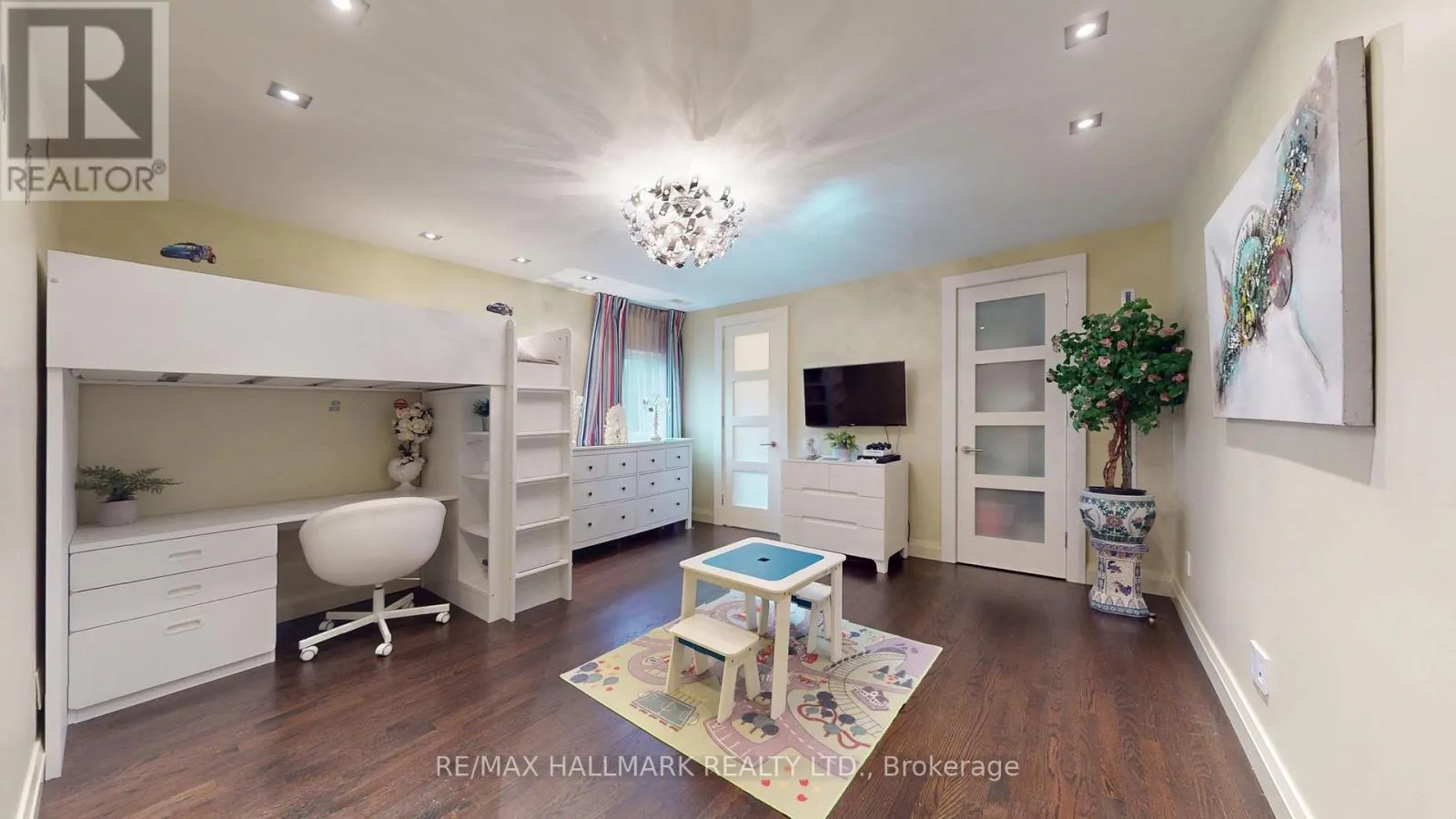 101 LONGVIEW CRESCENT