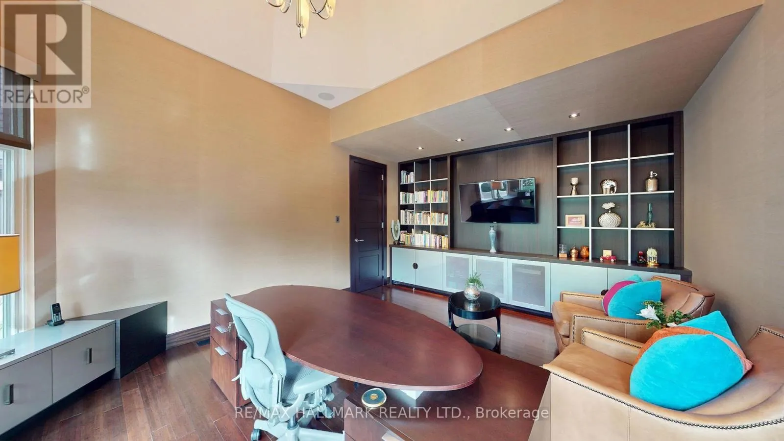 101 LONGVIEW CRESCENT