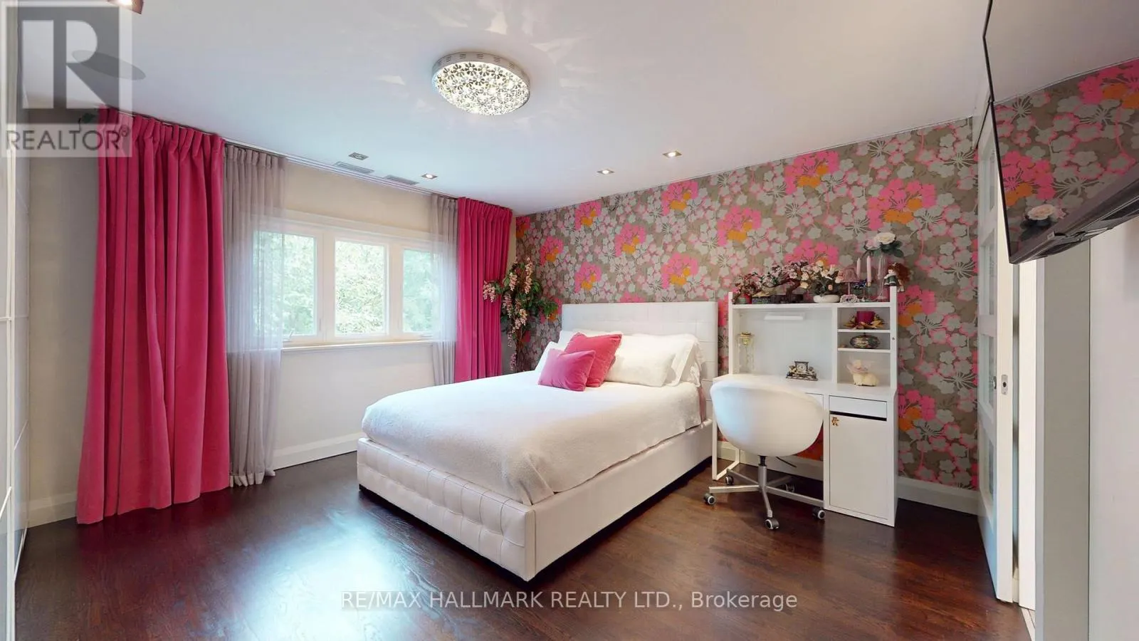 101 LONGVIEW CRESCENT