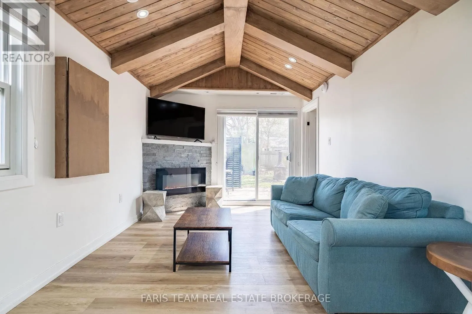 687 INNISFIL BEACH ROAD