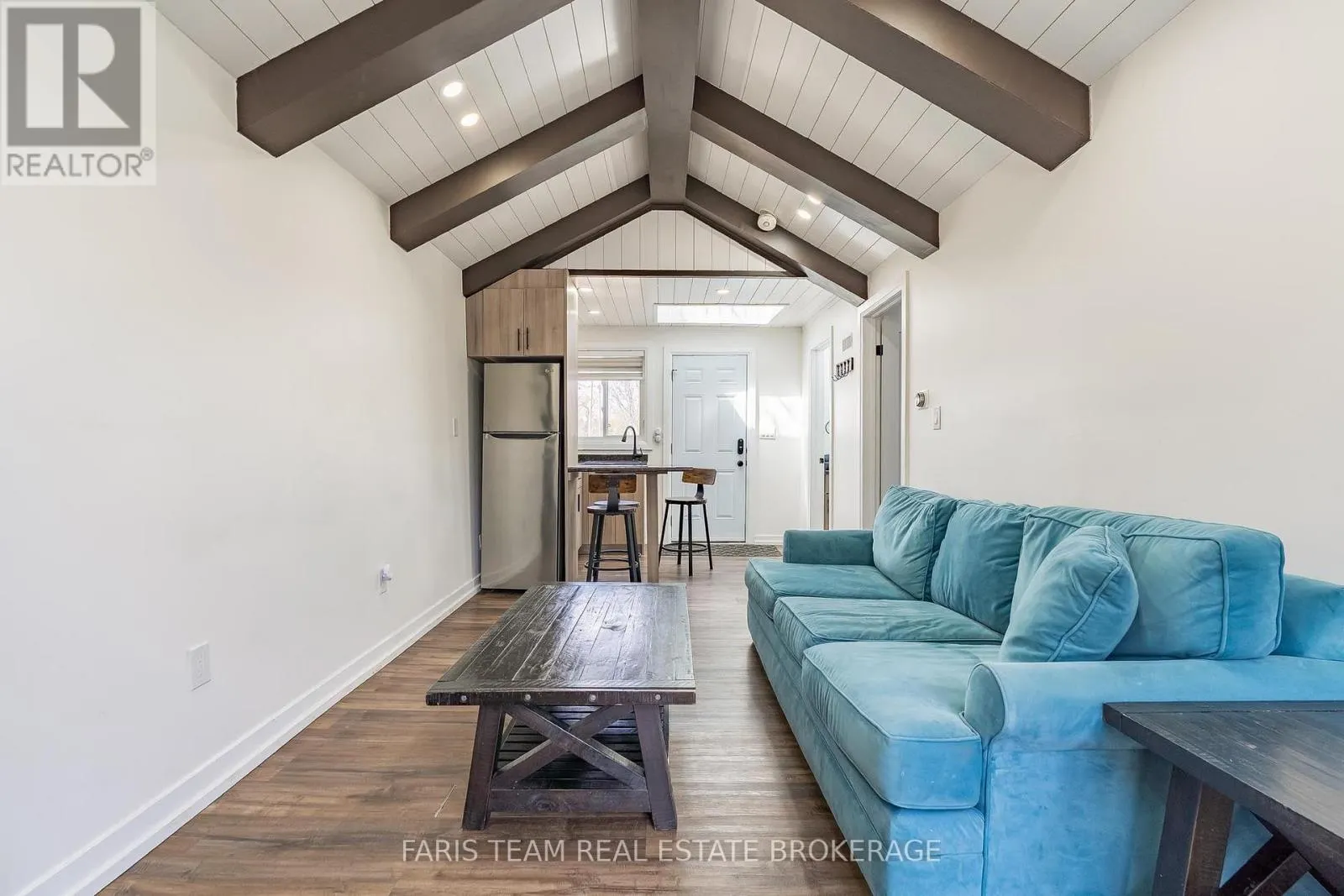 687 INNISFIL BEACH ROAD