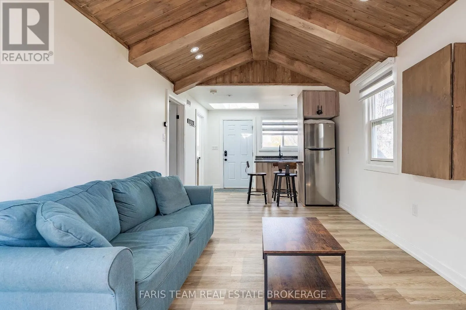 687 INNISFIL BEACH ROAD