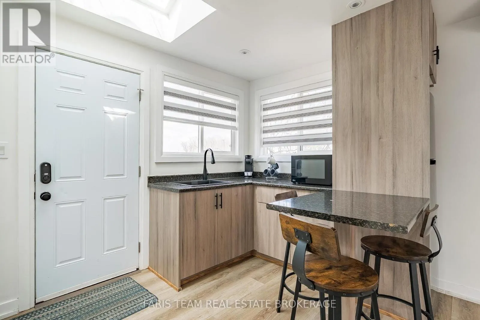 687 INNISFIL BEACH ROAD