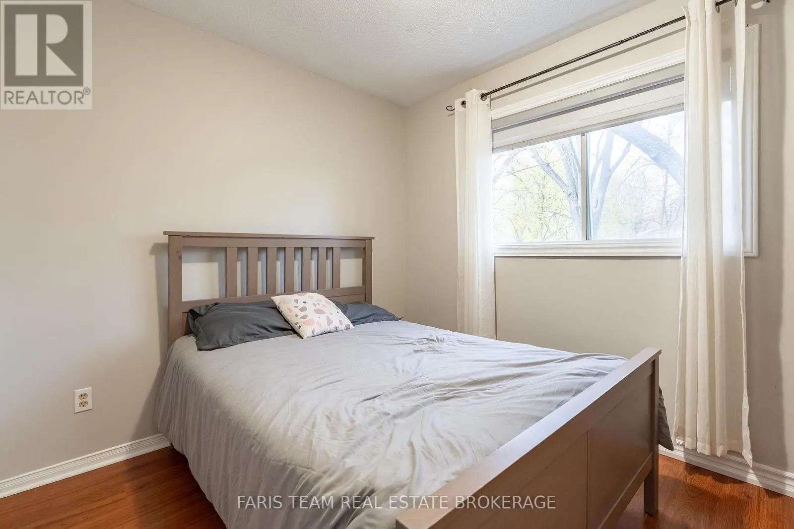 687 INNISFIL BEACH ROAD