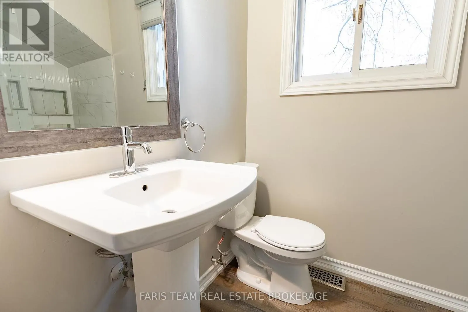 687 INNISFIL BEACH ROAD