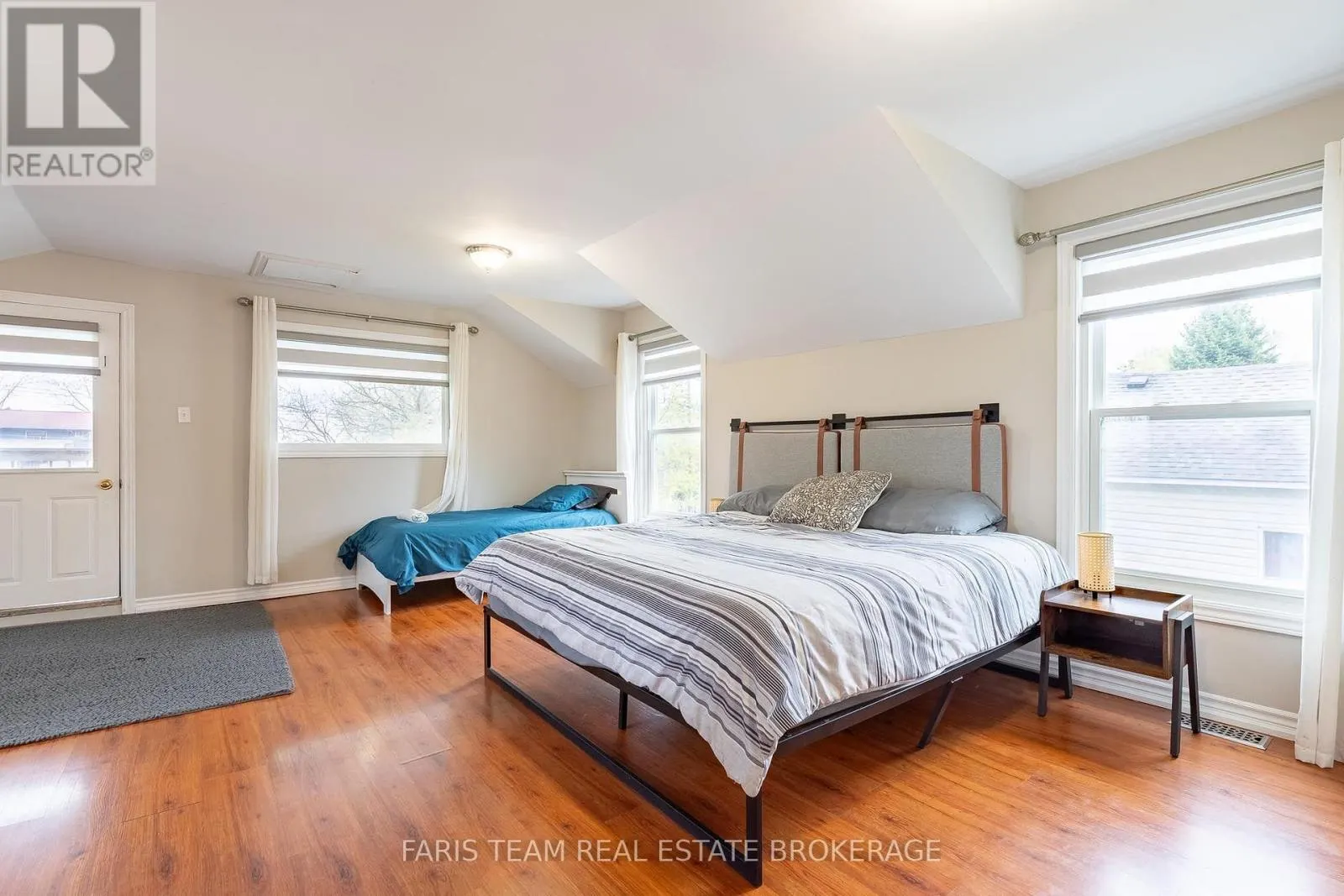 687 INNISFIL BEACH ROAD